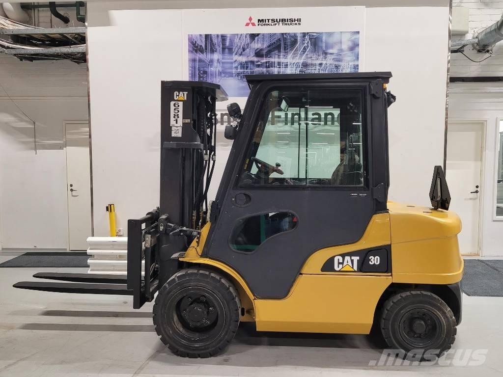 CAT DP 30 N Chariots diesel