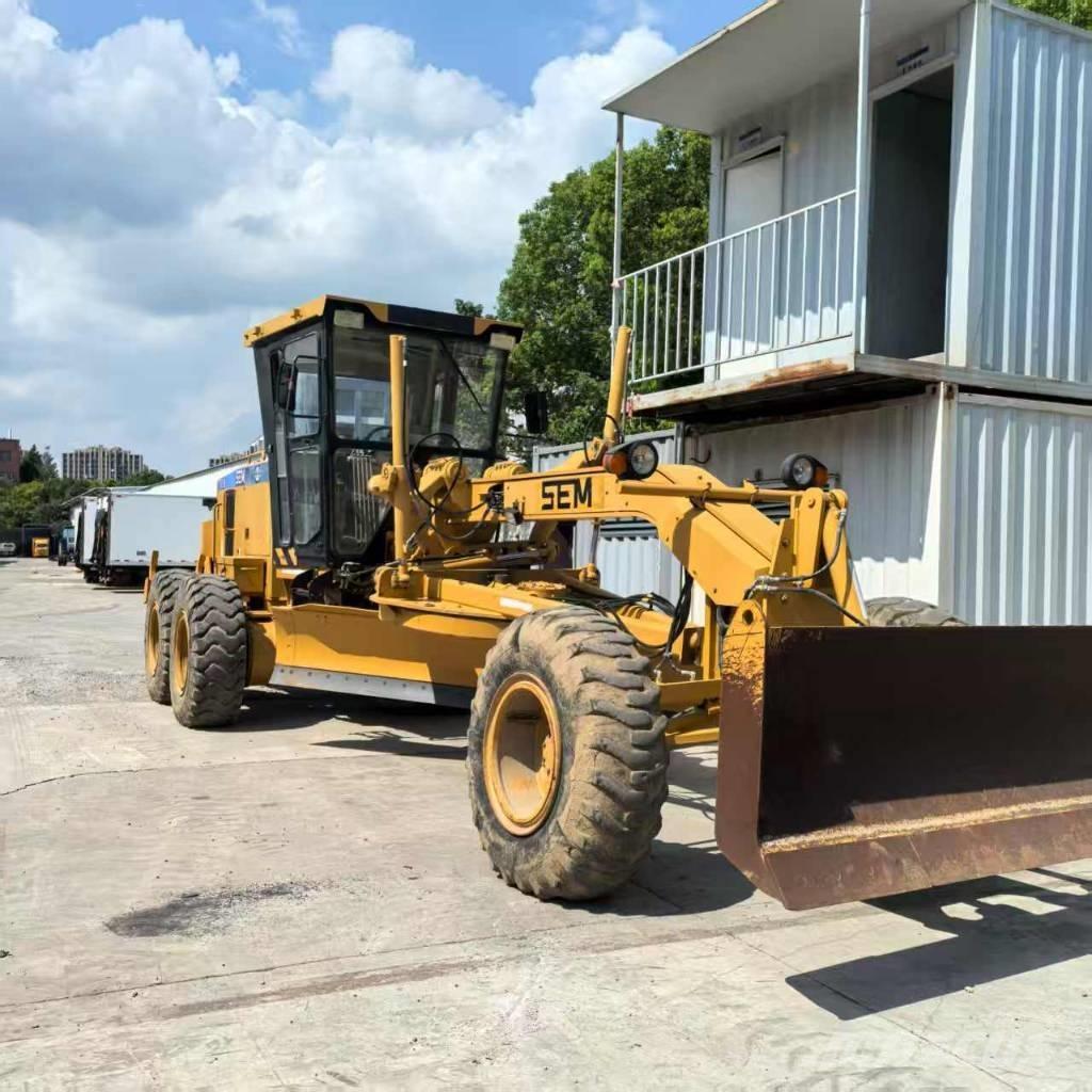 SEM 919 Niveleuse