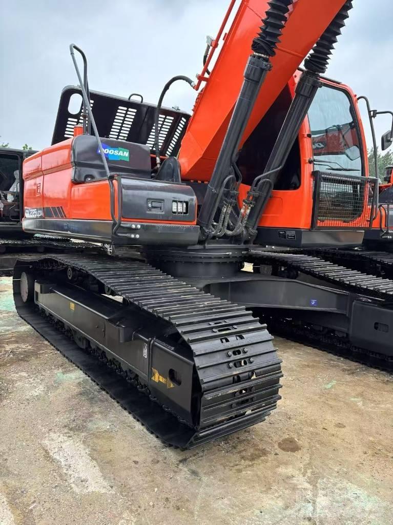 Doosan 225 LCA Pelle sur chenilles