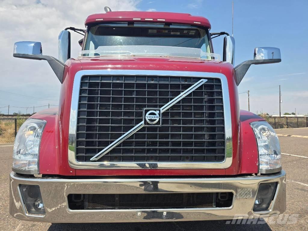 Volvo VNL 42 T300 Tracteur routier
