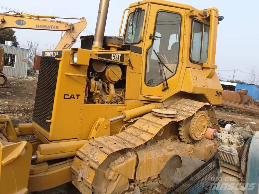 CAT D 4 H Bouteurs sur chenilles