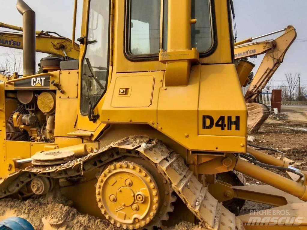 CAT D 4 H Bouteurs sur chenilles