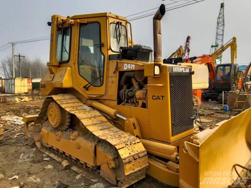 CAT D 4 H Bouteurs sur chenilles