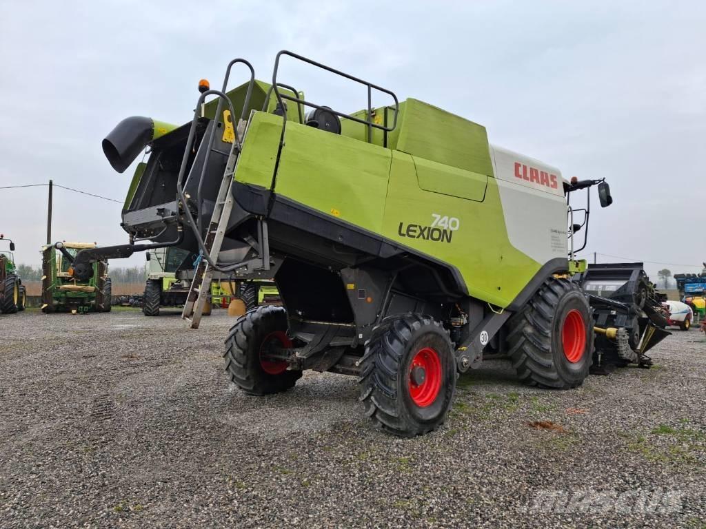 CLAAS Lexion 740 Moissonneuse batteuse