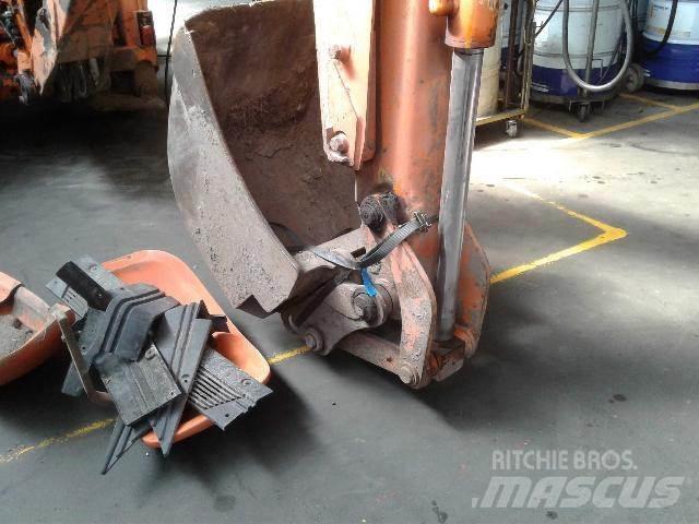 Hitachi FB200 Tracteur