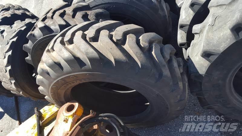  Pneu 10.5/80-18 Pneus, roues et jantes