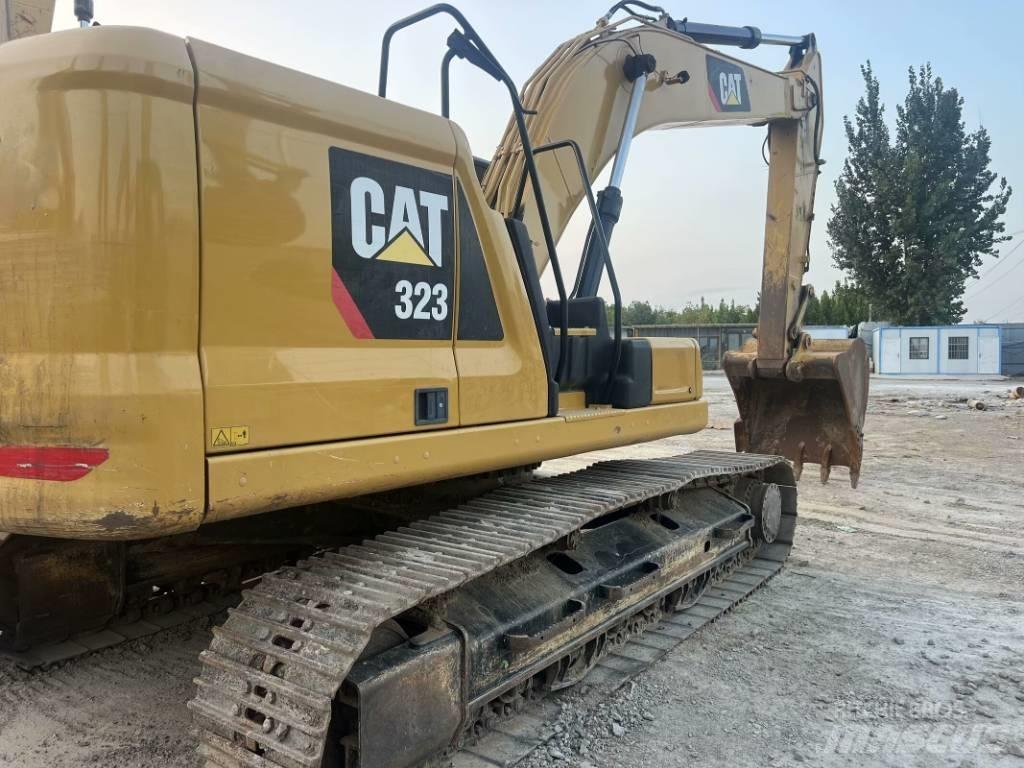 CAT 323 GC Pelle sur chenilles