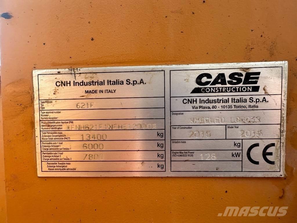 CASE 621 F Chargeuse sur pneus
