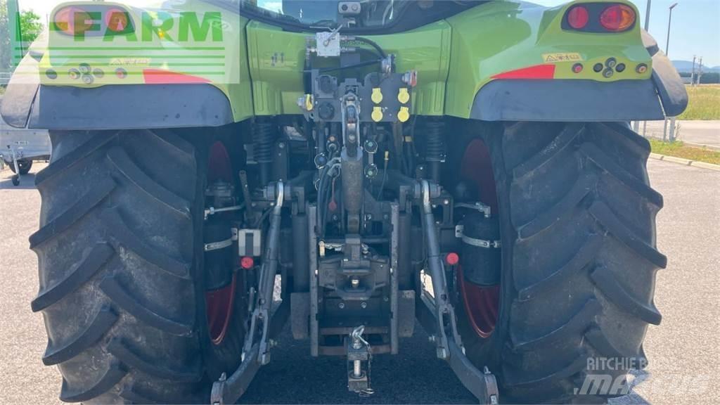 CLAAS ARION 530 Tracteur