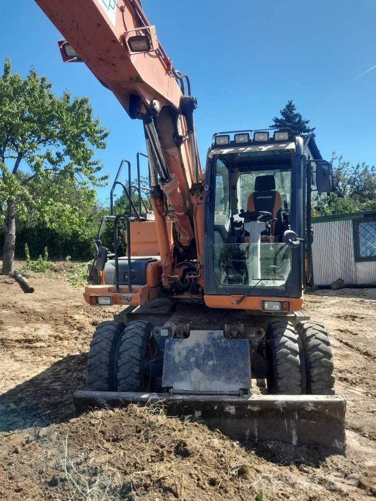 Doosan DX 160 W-3 Pelle sur pneus