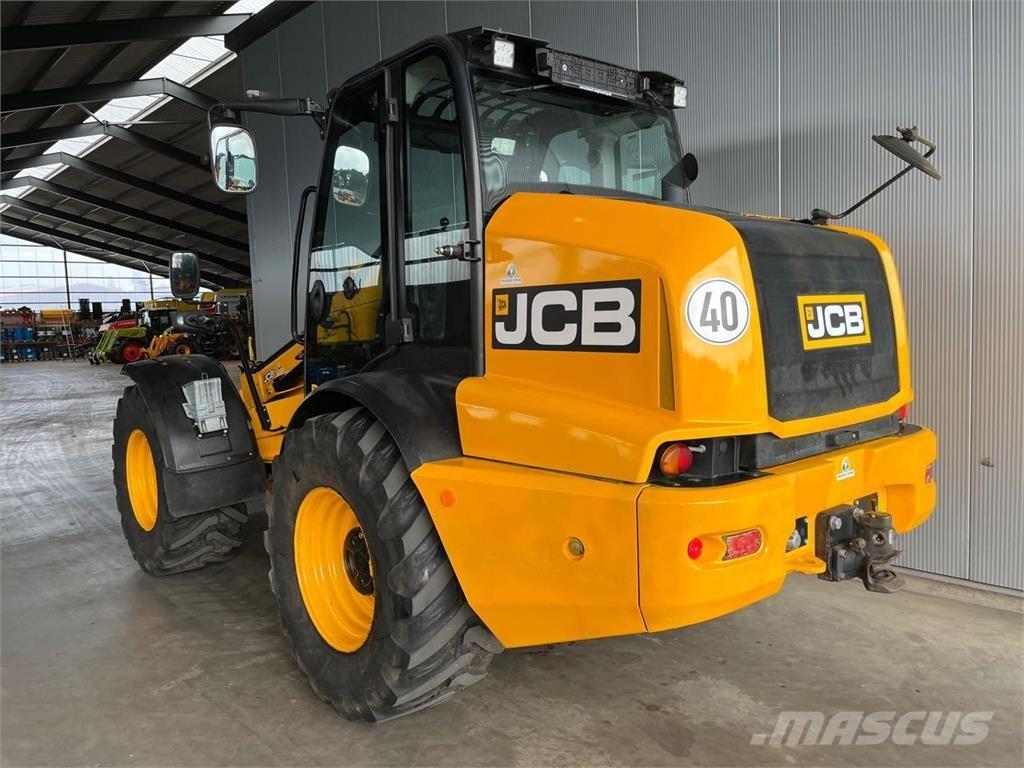 JCB TM 320 Agri Chargeuse sur pneus