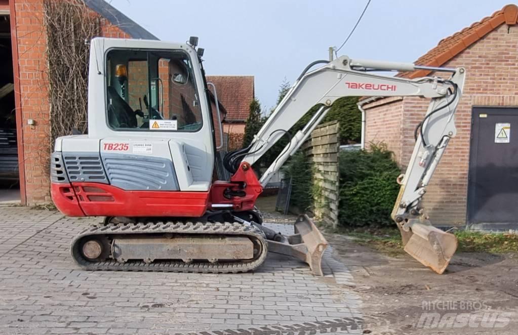 Takeuchi TB 235 Pelle sur chenilles