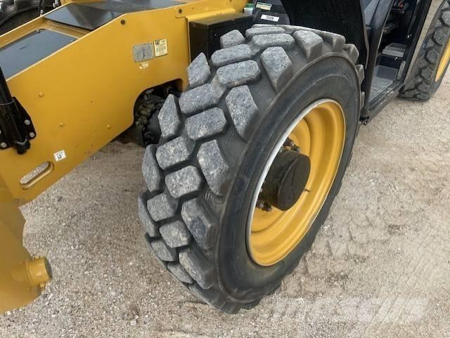 CAT TL1055D Chariot télescopique