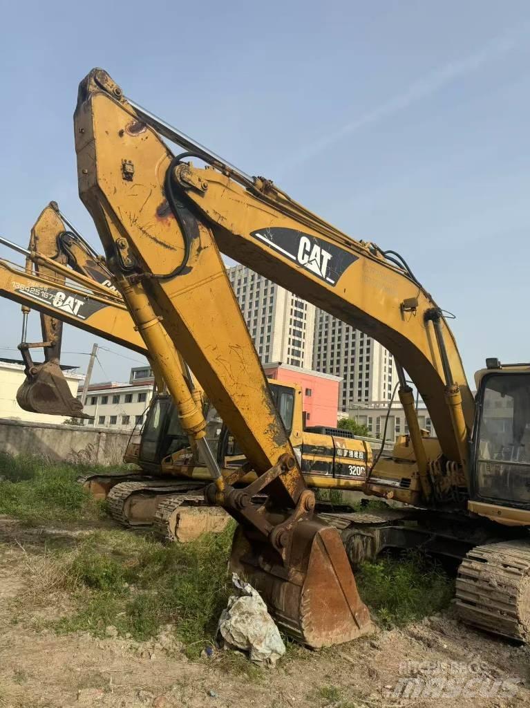CAT 320 B L Pelle sur chenilles