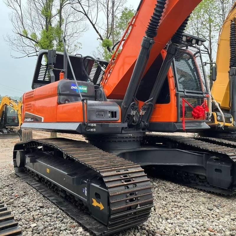 Doosan DX 225 Pelle sur chenilles