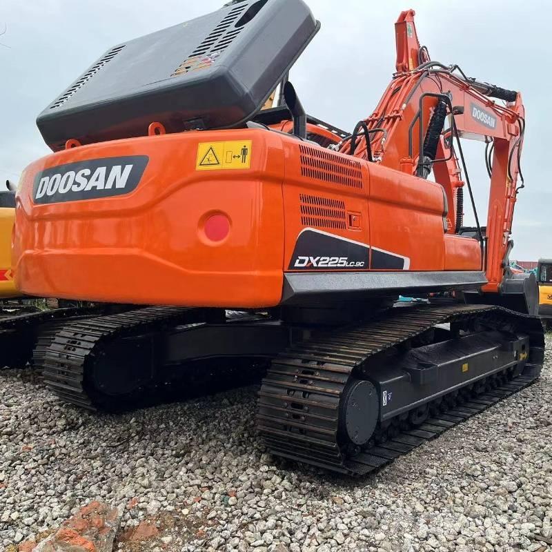 Doosan DX 225 Pelle sur chenilles