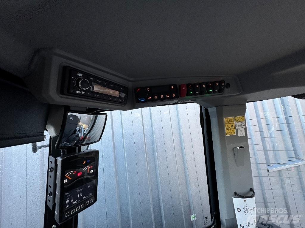 CAT 908 Chargeuse sur pneus