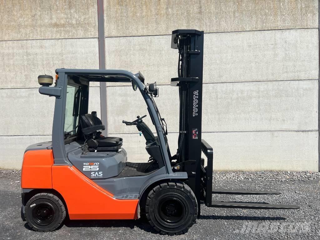 Toyota 02-8 FDF 25 Chariots diesel