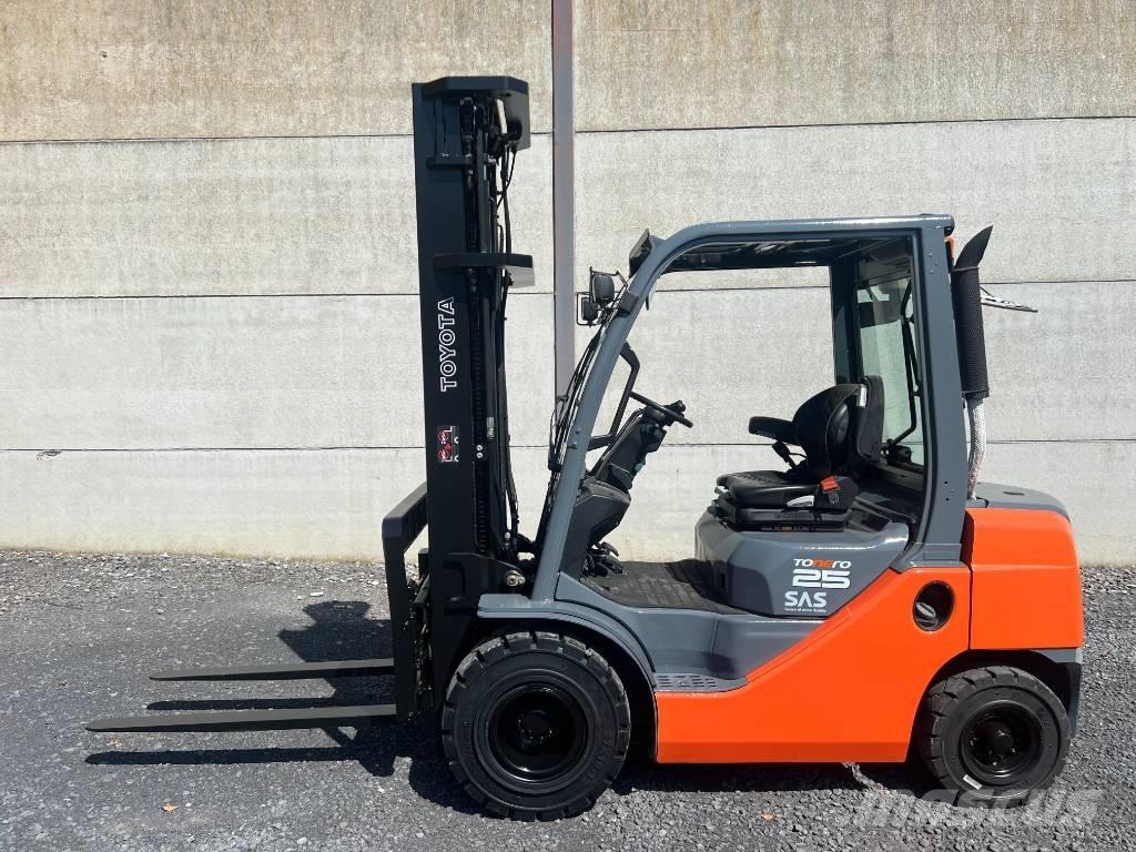 Toyota 02-8 FDF 25 Chariots diesel