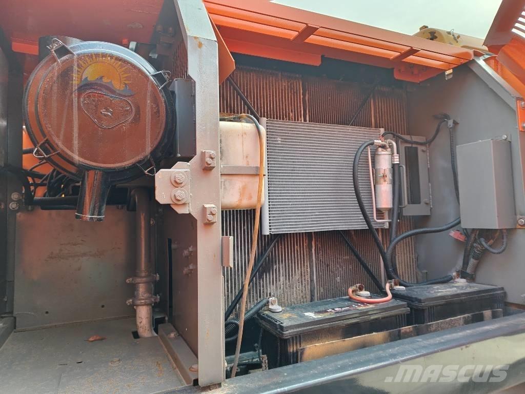 Hitachi ZX 210 Pelle sur chenilles