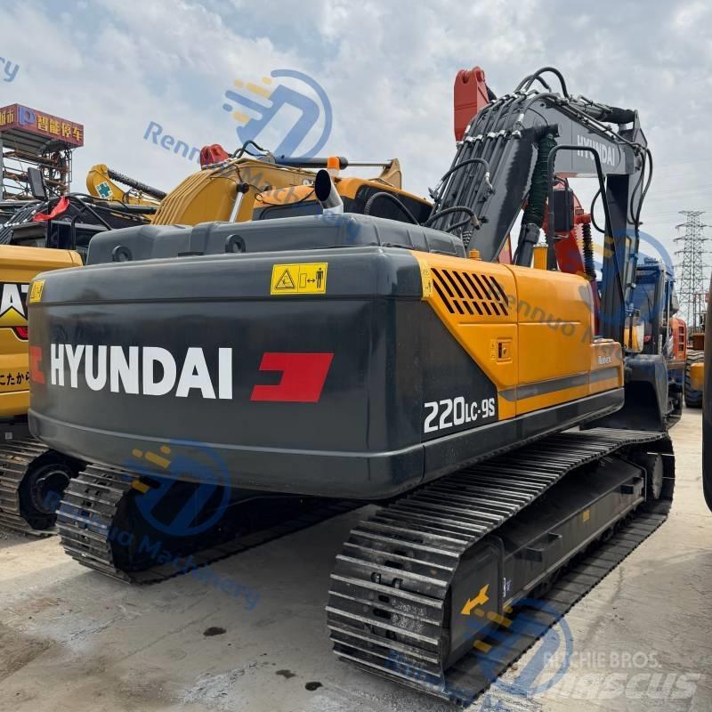 Hyundai R220-9S Pelle sur chenilles