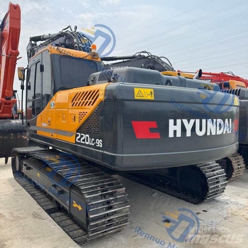 Hyundai R220-9S Pelle sur chenilles