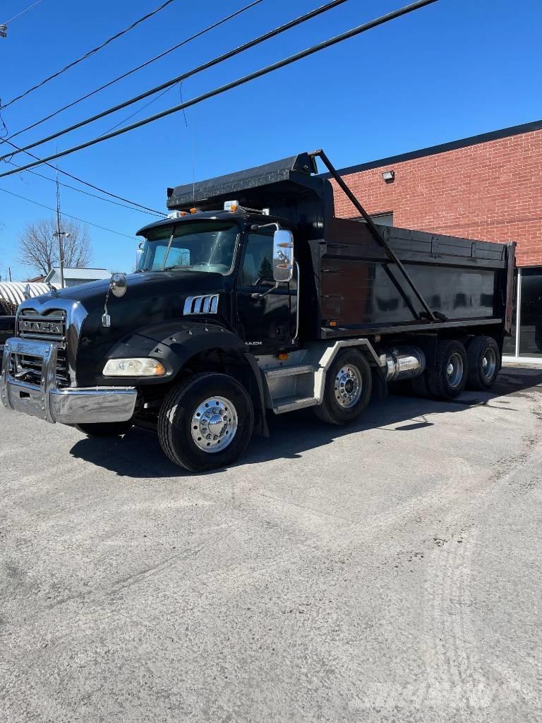 Mack GU813 Camion benne