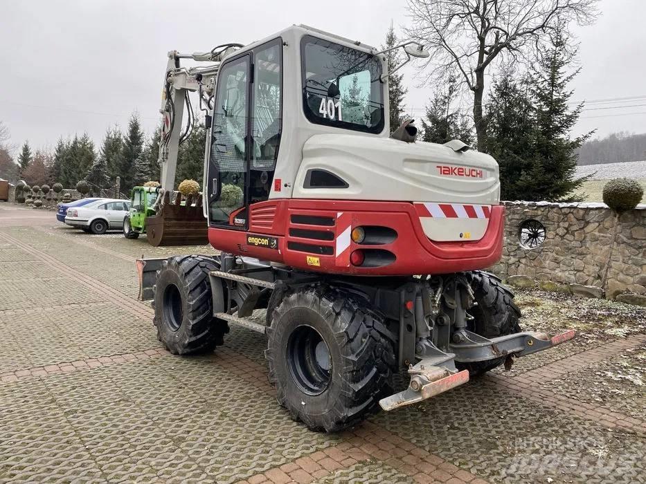 Takeuchi TB 295 Pelle sur pneus
