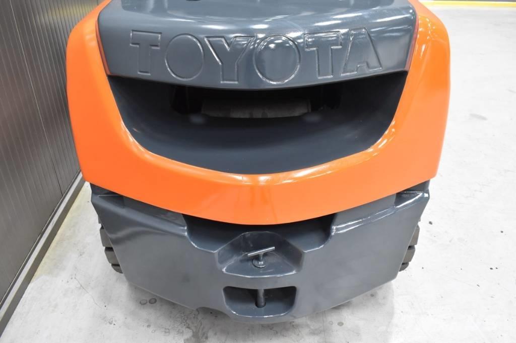 Toyota 06-8FD30F Chariots diesel