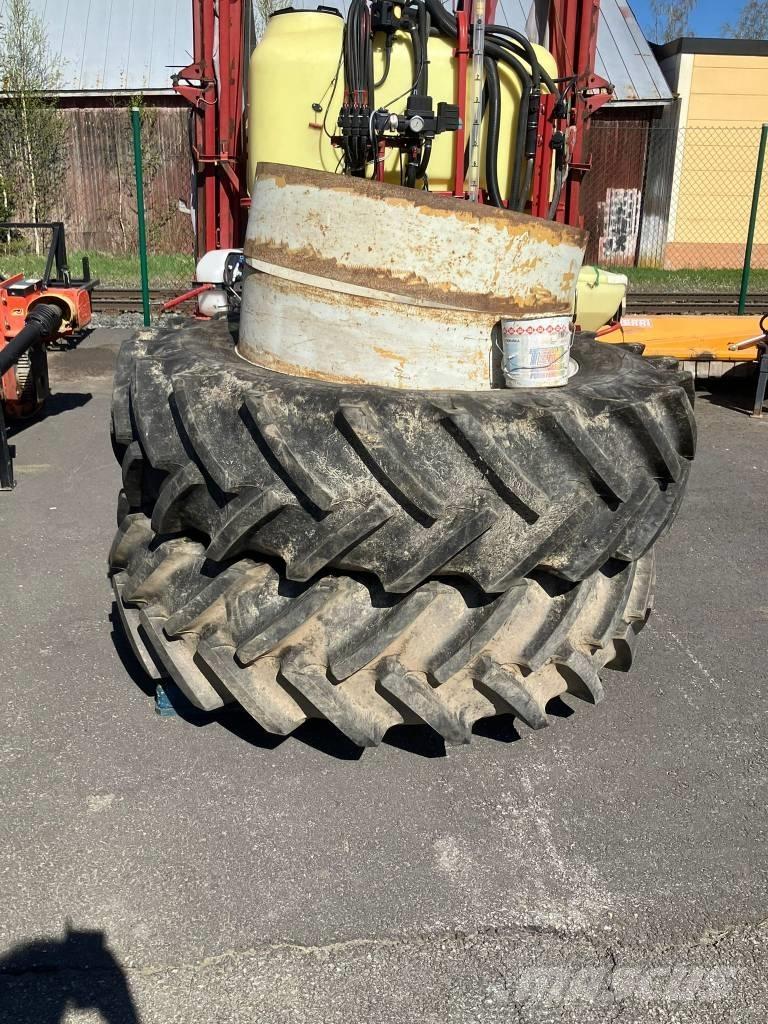  Paripyörät 18.4-38 Pneus, roues et jantes