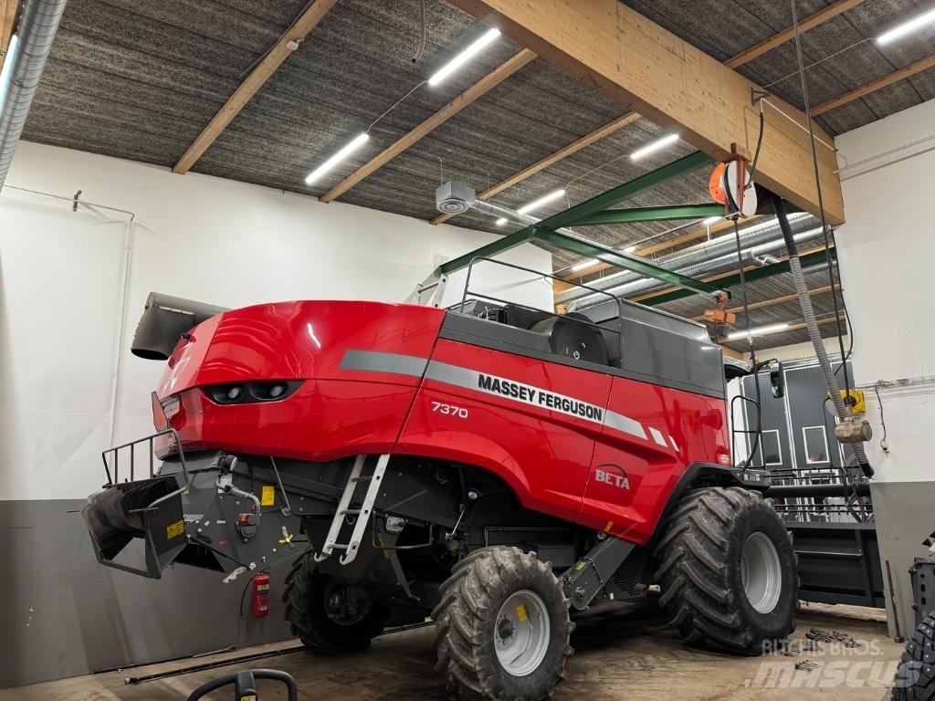 Massey Ferguson 7370 Moissonneuse batteuse