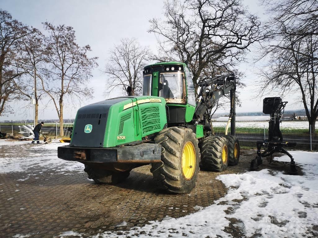 John Deere 1170 E Abatteuse porteur