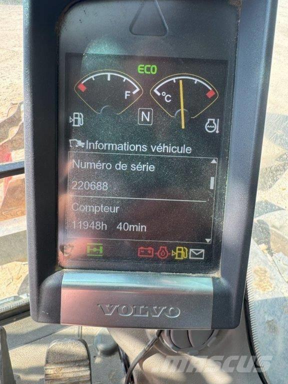 Volvo EW 140 D Pelle sur pneus