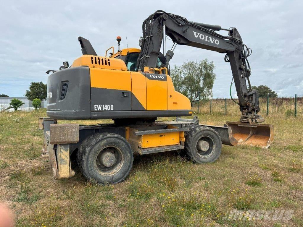 Volvo EW 140 D Pelle sur pneus