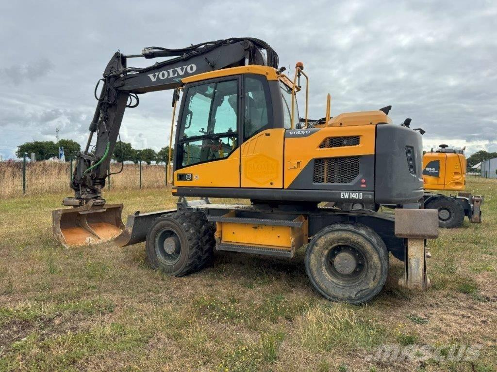 Volvo EW 140 D Pelle sur pneus