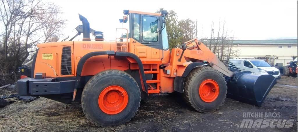 Doosan DL 300 Chargeuse sur pneus