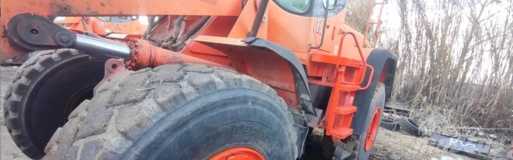 Doosan DL 300 Chargeuse sur pneus
