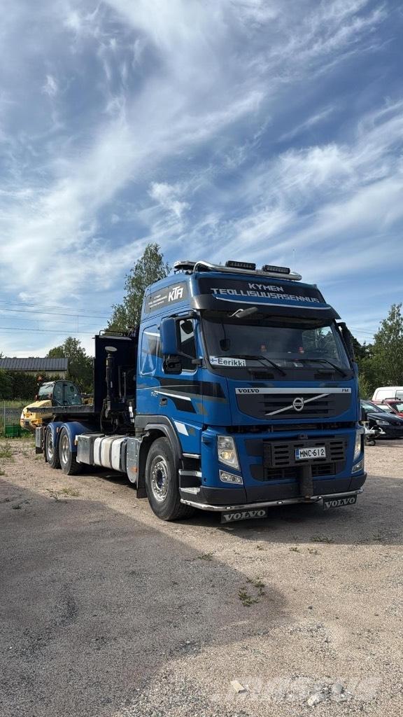 Volvo FM 540 Camion plateau ridelle avec grue