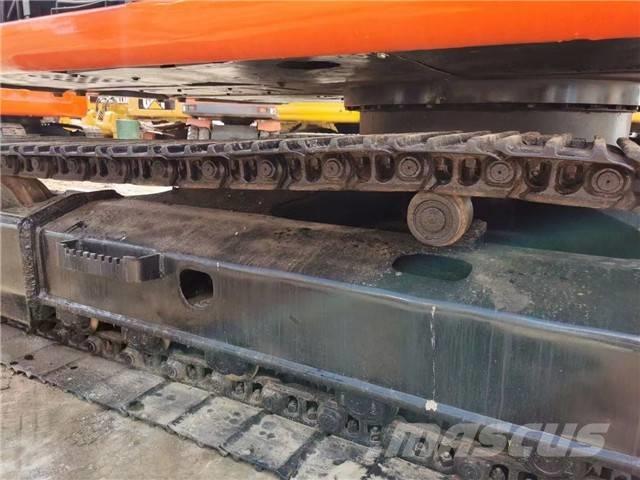 Hitachi EX 120 Pelle sur chenilles