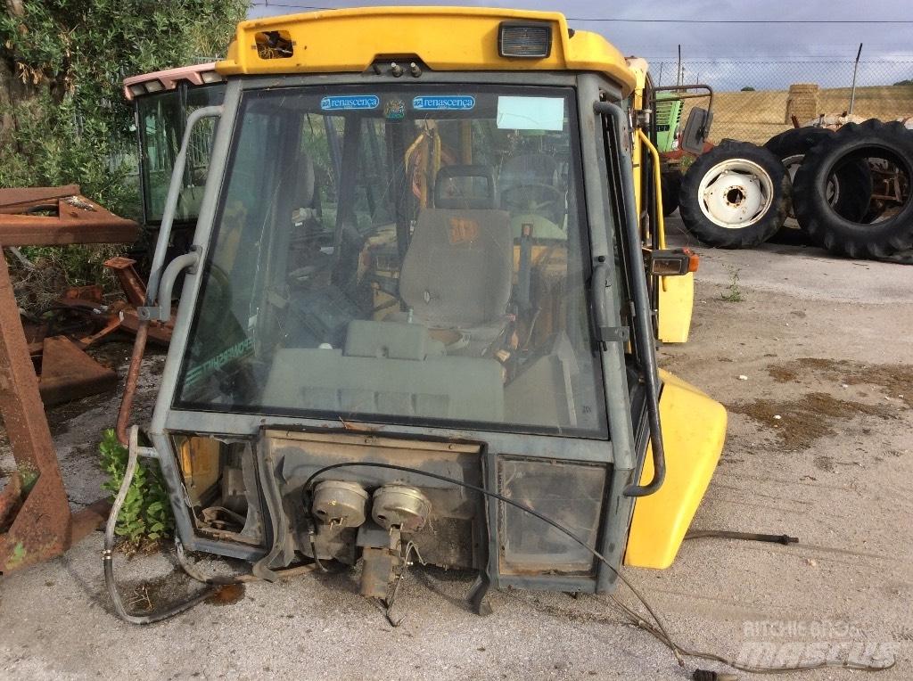 Komatsu WB 97 R Cabine