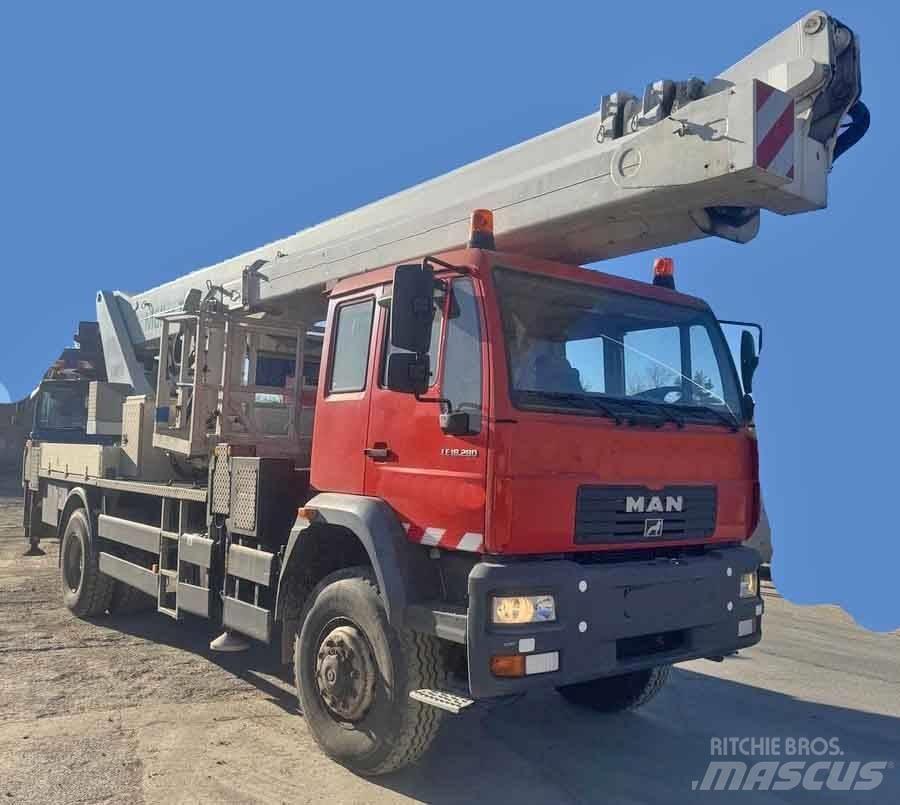 MAN LE18.280 Camion nacelle