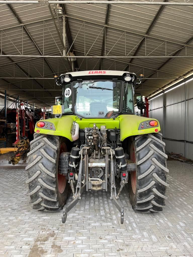 CLAAS Arion 440 Tracteur