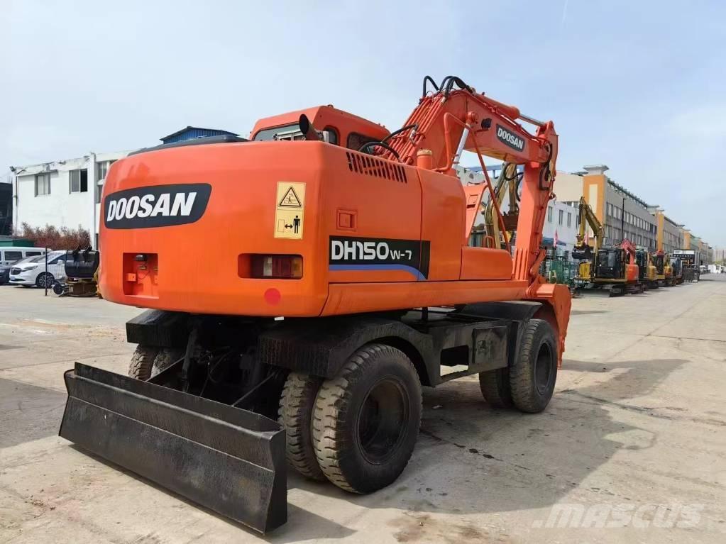 Doosan DH 150 Pelle sur pneus