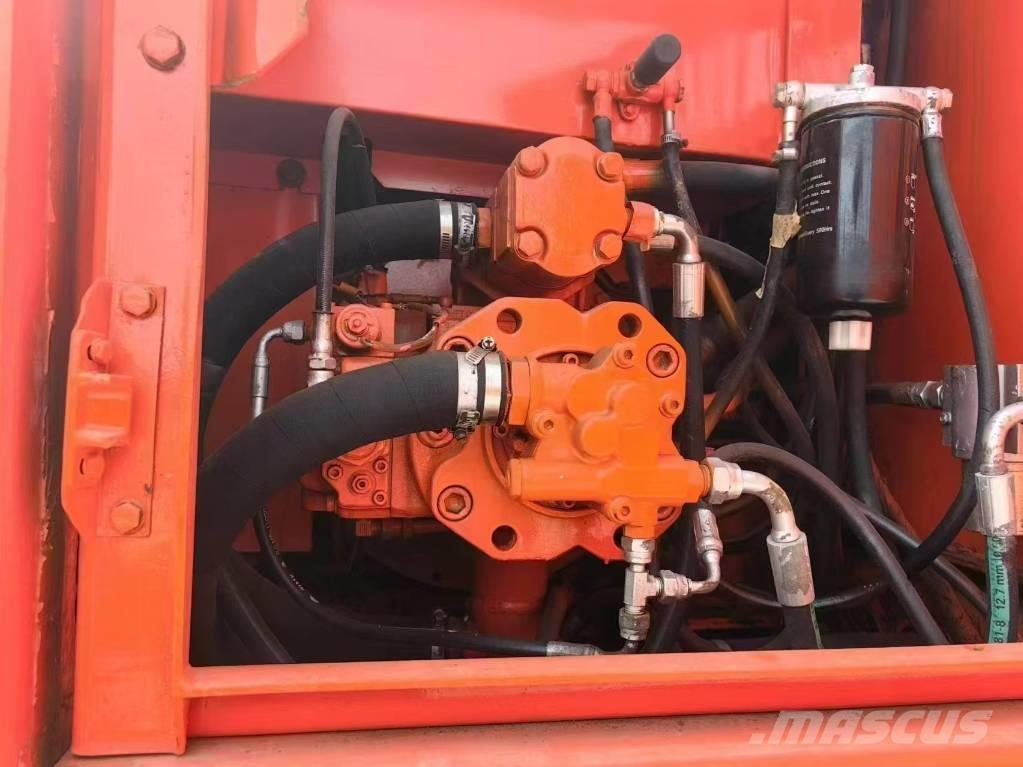 Doosan DH 150 Pelle sur pneus