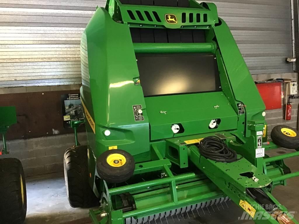 John Deere V461M Presse à balle ronde