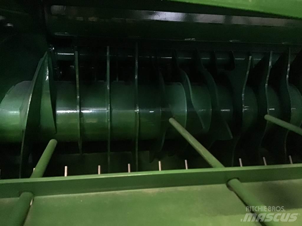 John Deere V461M Presse à balle ronde