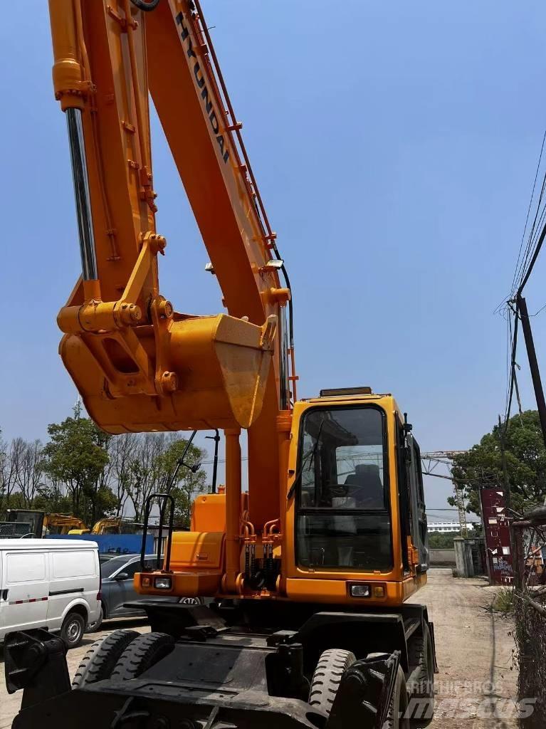 Hyundai R210W-7 Pelle sur pneus
