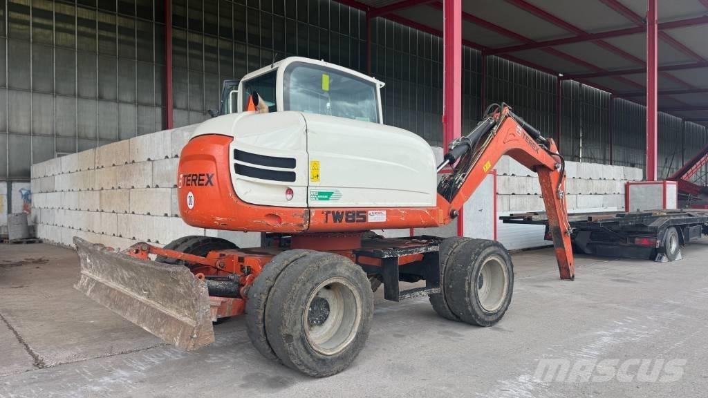 Yanmar TW 85 Pelle sur pneus