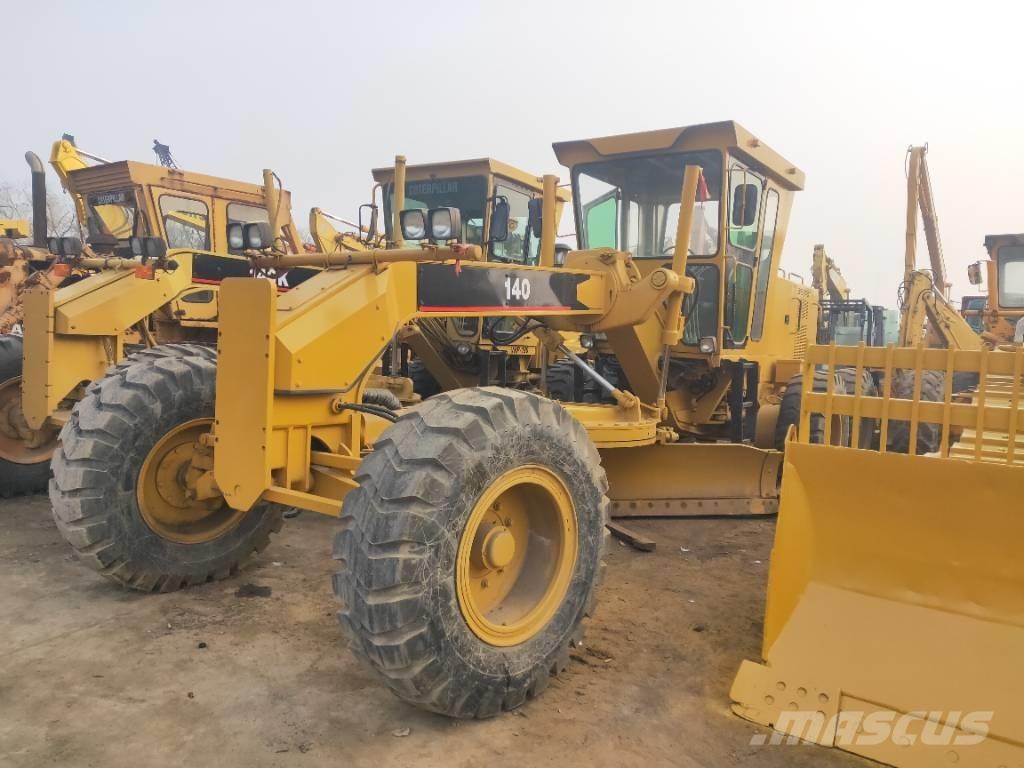 CAT 140K Niveleuse