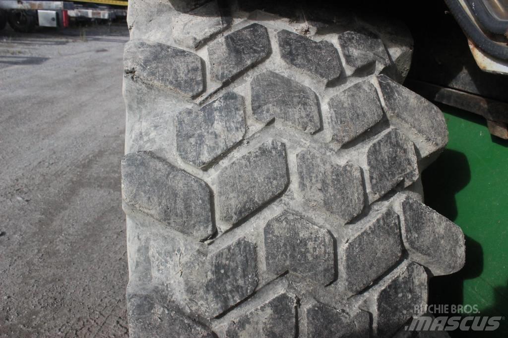 Huddig 960 Pelle sur pneus